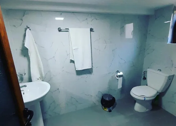 アパート Pogradec Lake Apartments ポグラデツ